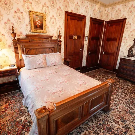 Gifford-Risley House Bed And Breakfast Media Exterior photo