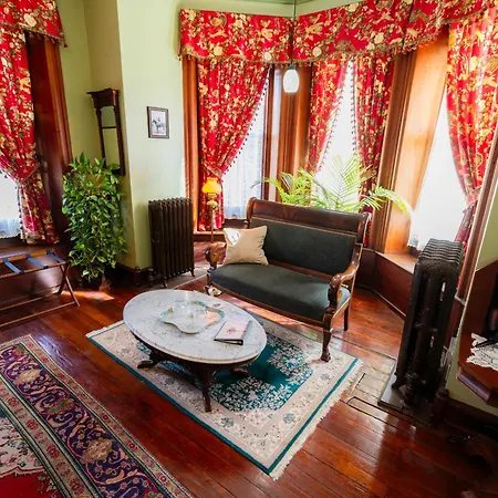 Gifford-Risley House Bed And Breakfast Media Exterior photo