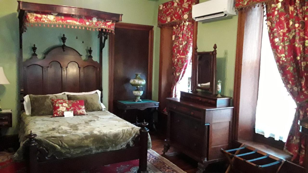 Bed and breakfast Gifford-risley House
