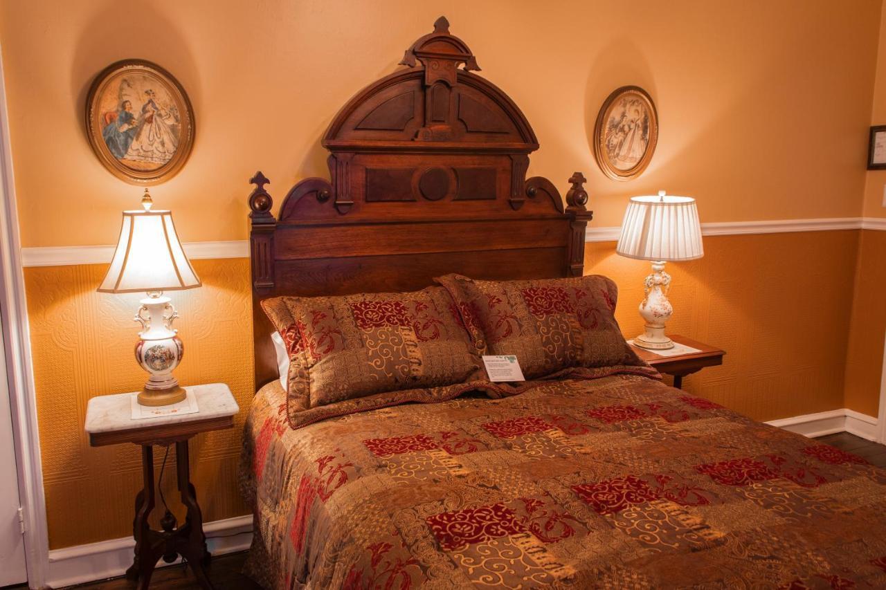 Gifford-risley House Bed and breakfast Media