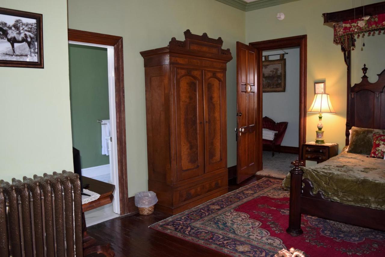 Bed and breakfast Gifford-risley House Media