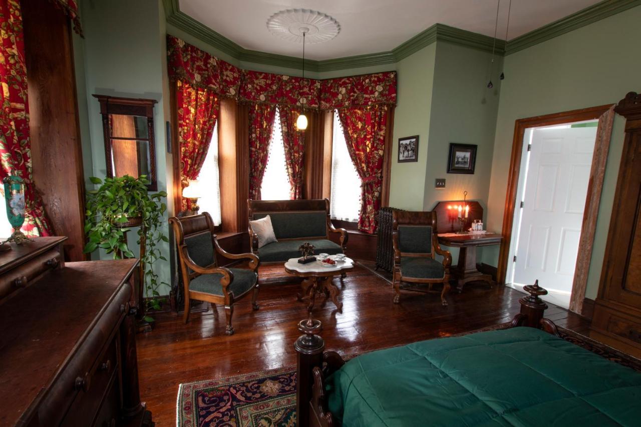 Gifford-risley House *