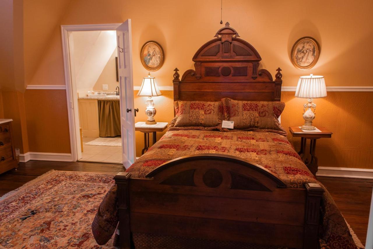 Bed and breakfast Gifford-risley House