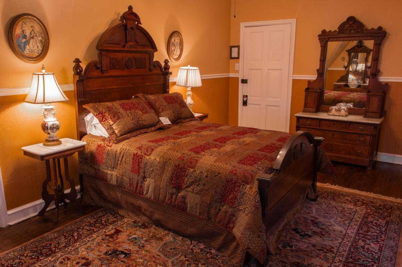 Bed and breakfast Gifford-risley House Media