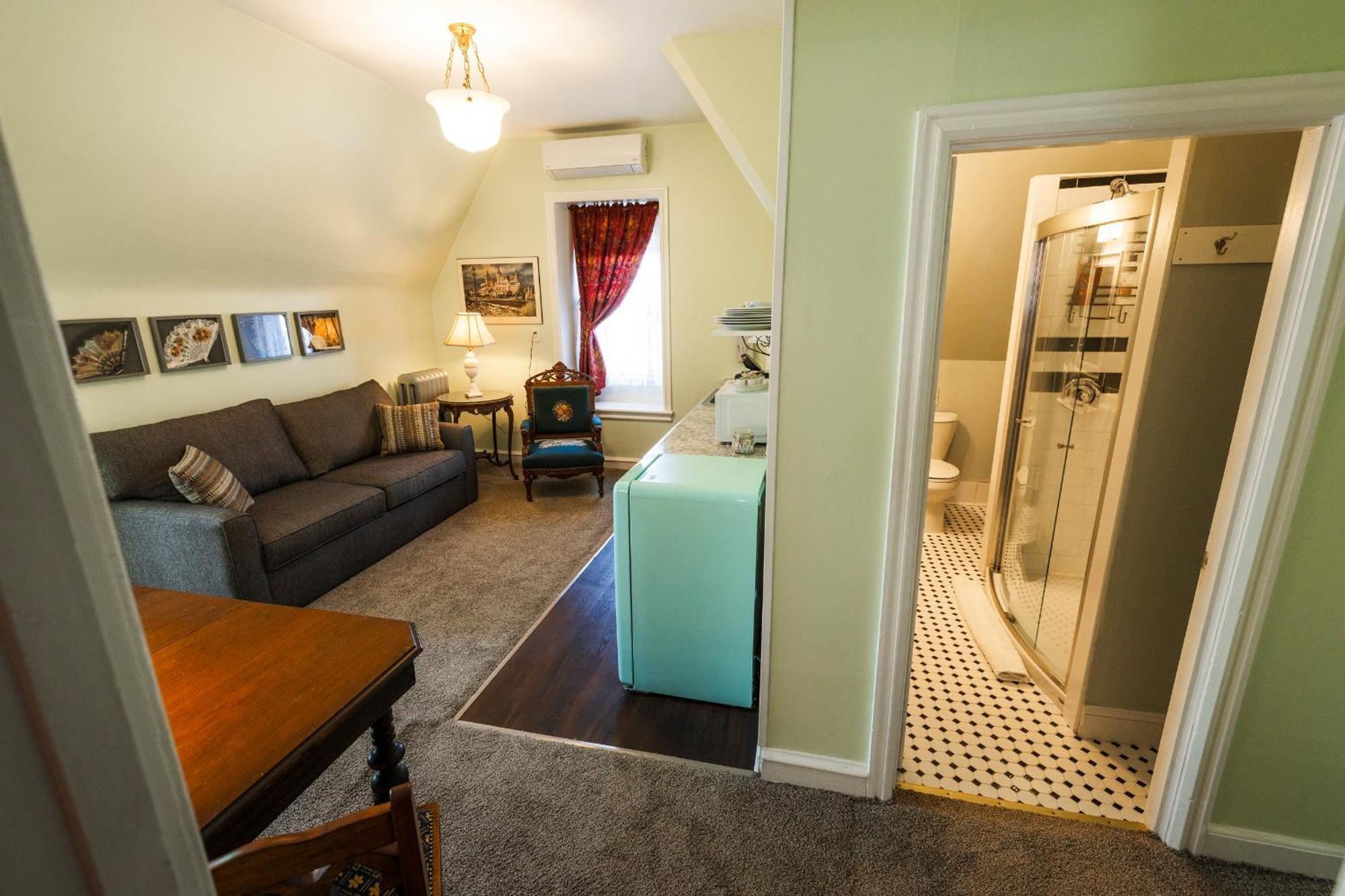 Gifford-risley House Bed and breakfast