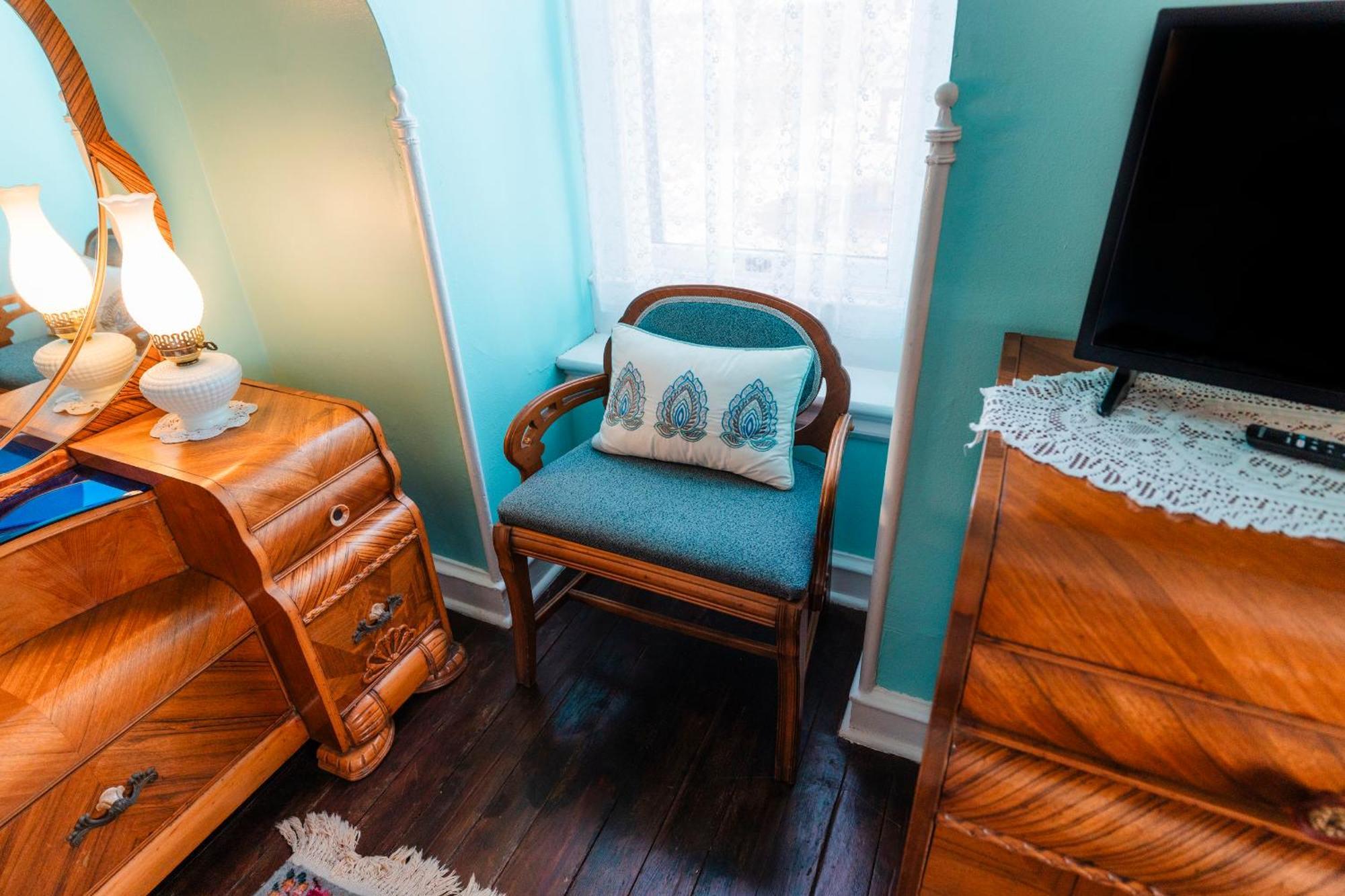 Gifford-risley House Bed and breakfast Media