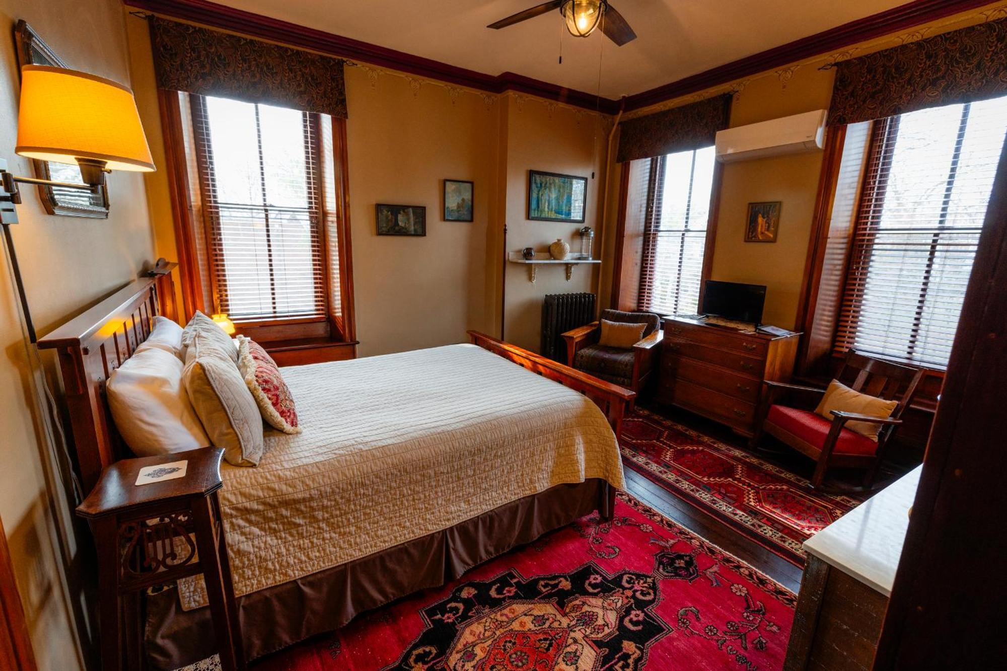 Gifford-risley House Bed and breakfast
