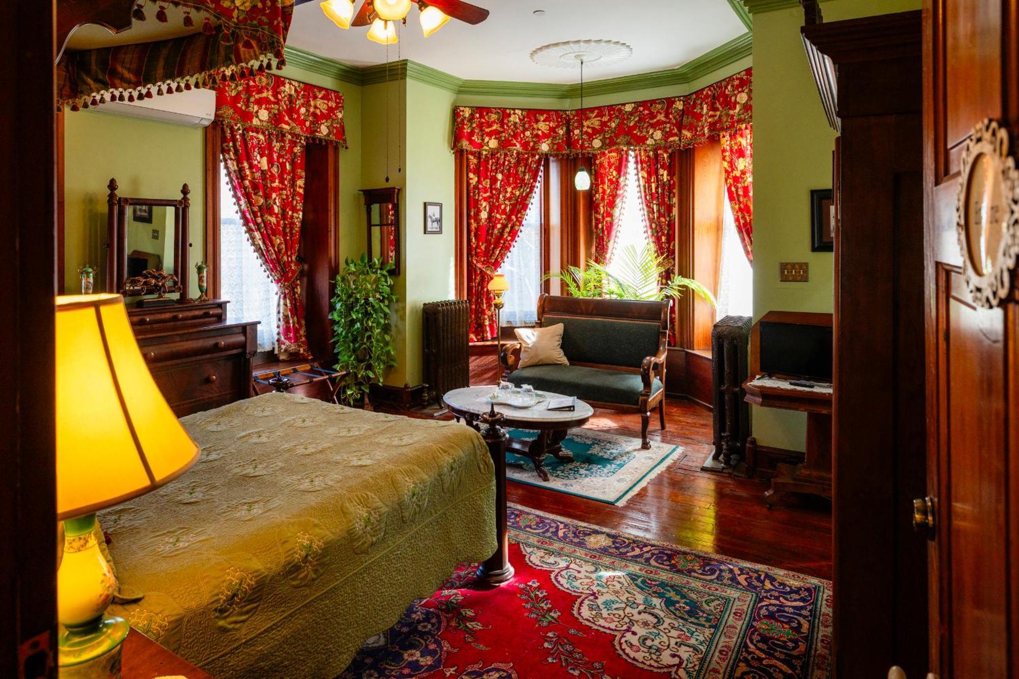 Bed and breakfast Gifford-risley House