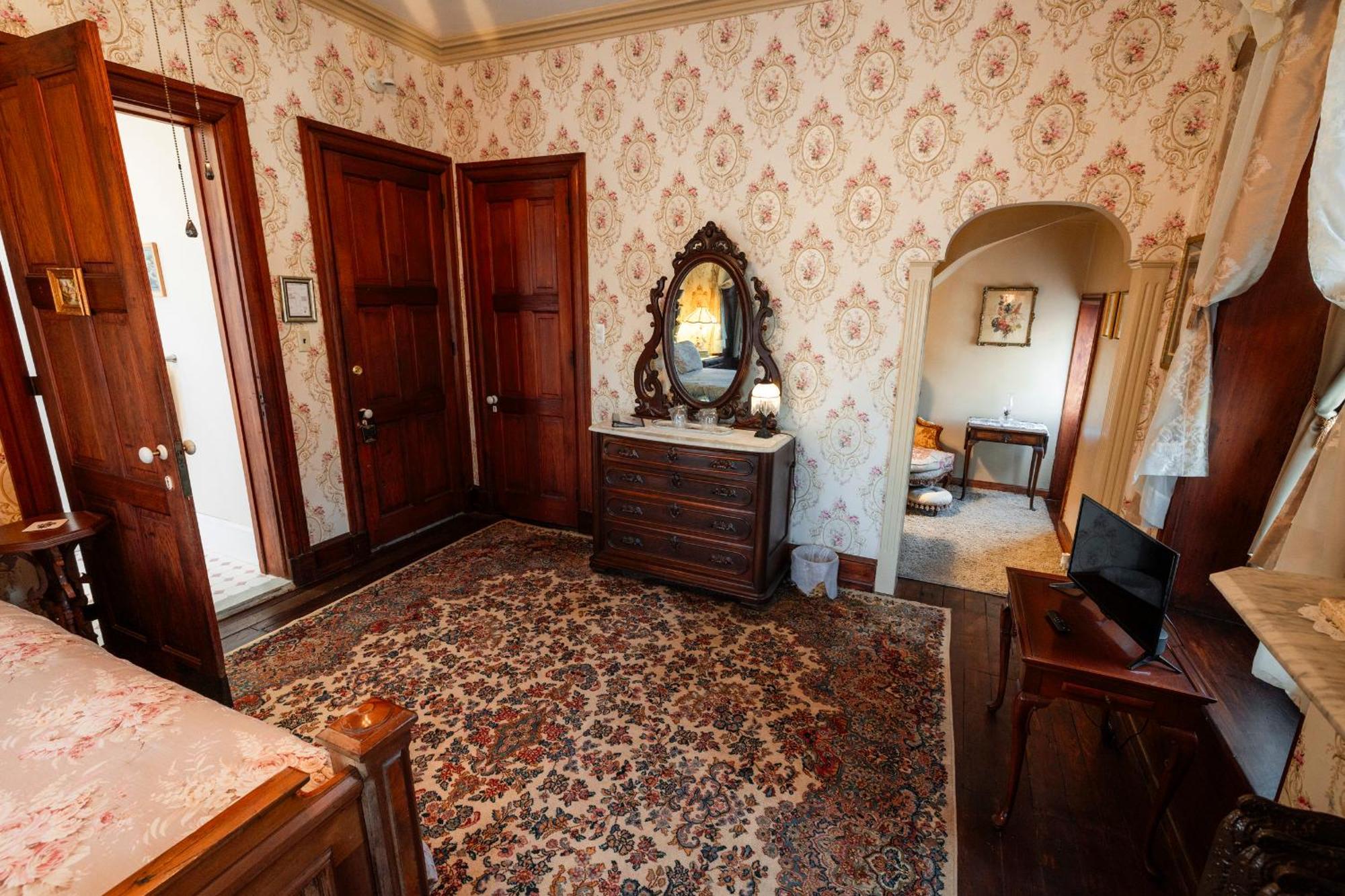 Gifford-risley House Bed and breakfast *