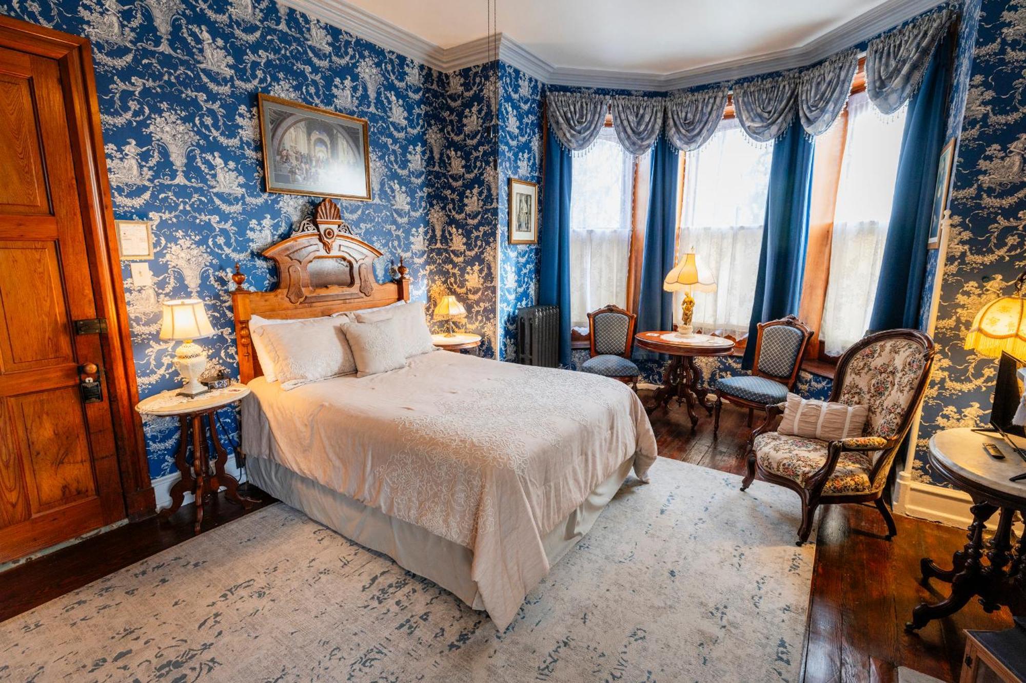 Gifford-risley House Bed and breakfast