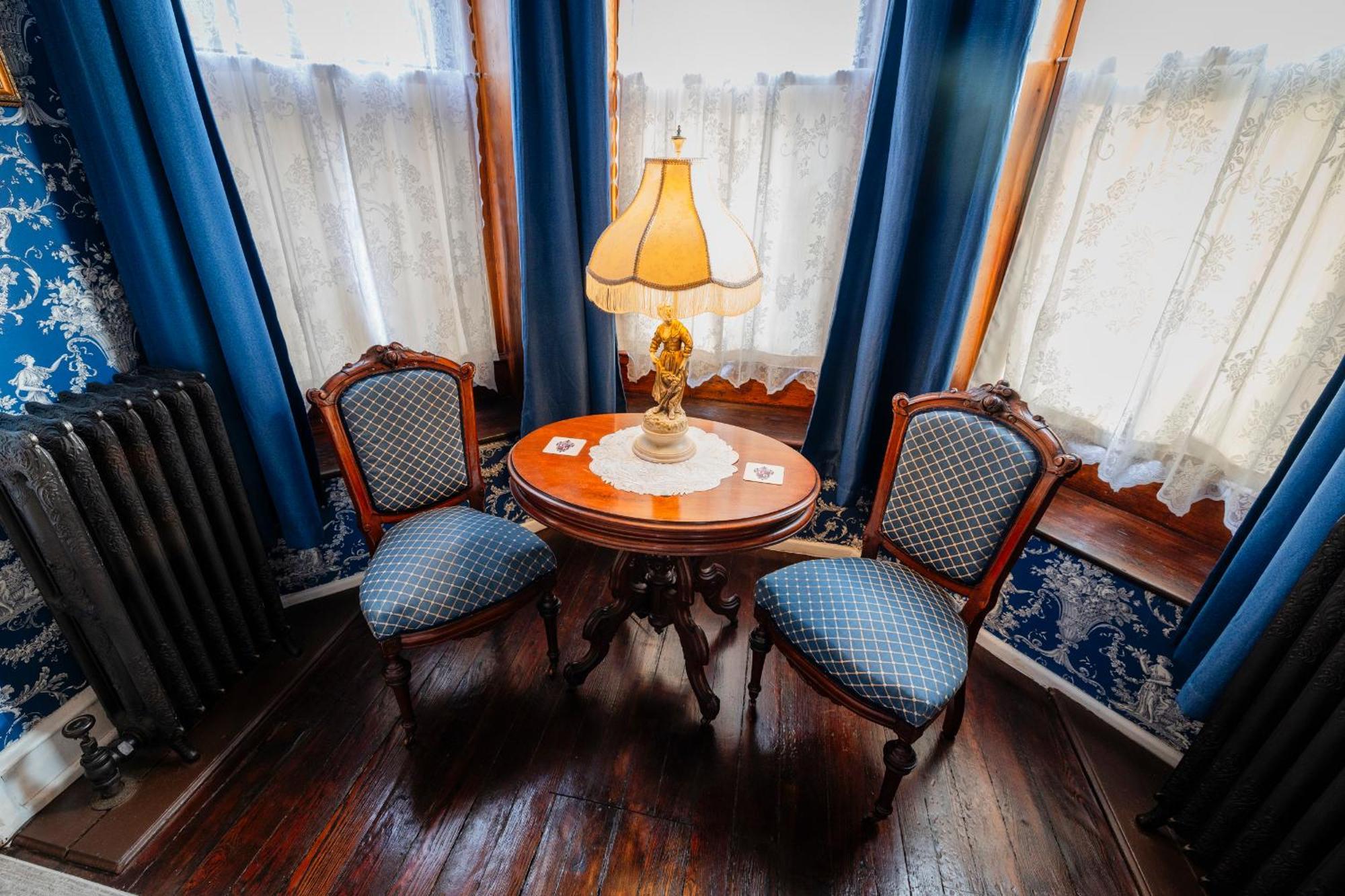 Bed and breakfast Gifford-risley House