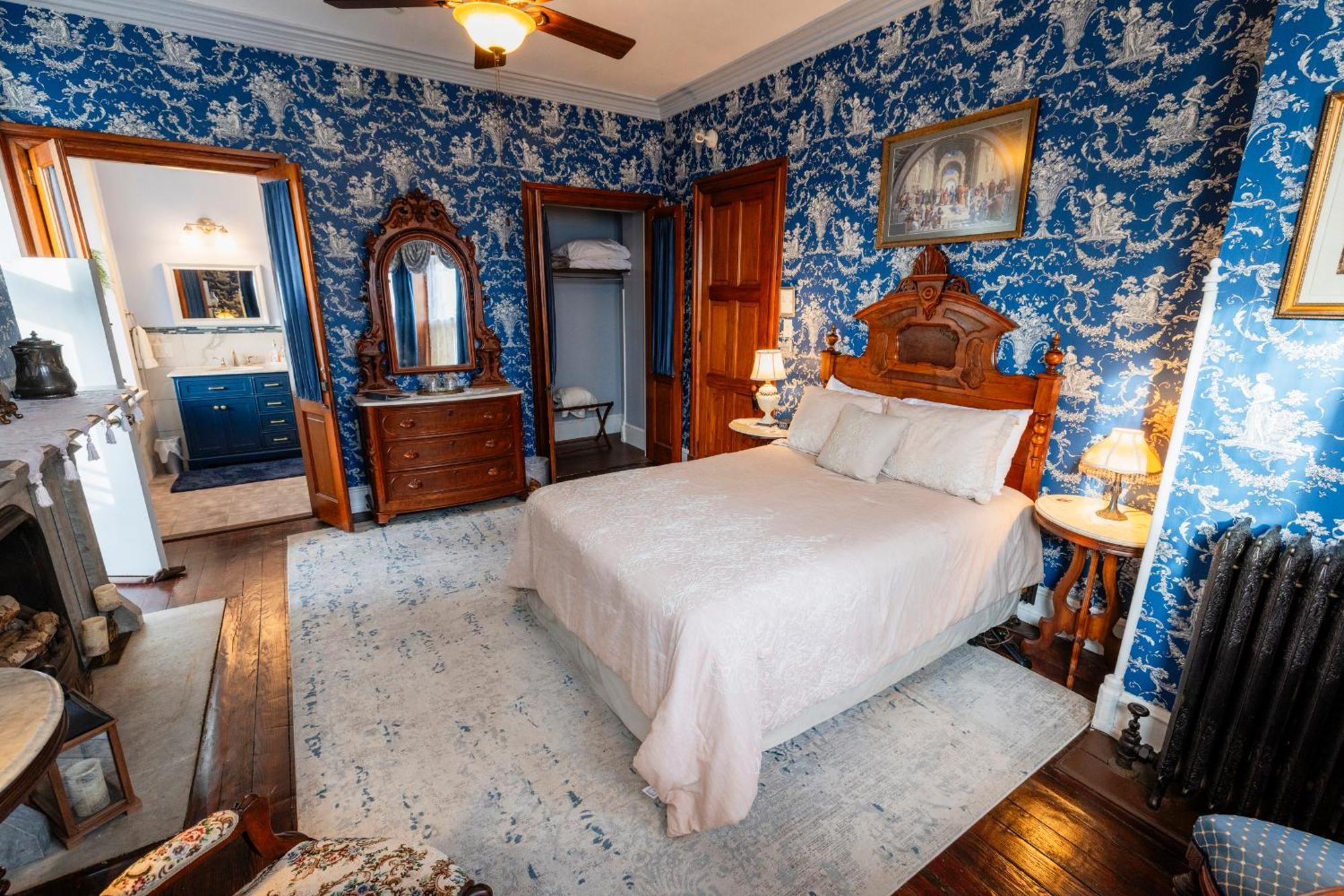 Gifford-risley House Bed and breakfast *