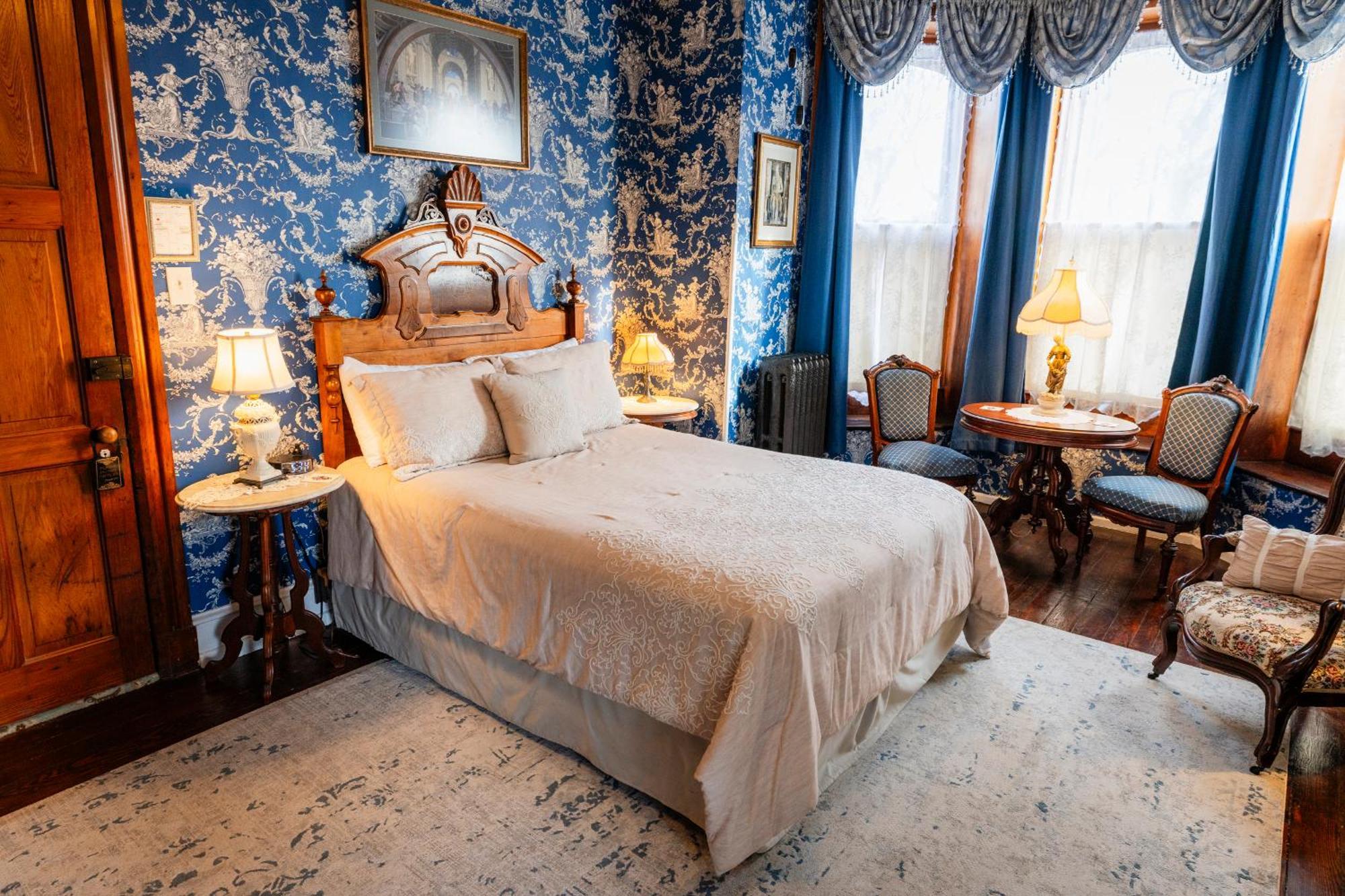 Gifford-risley House Bed and breakfast Media