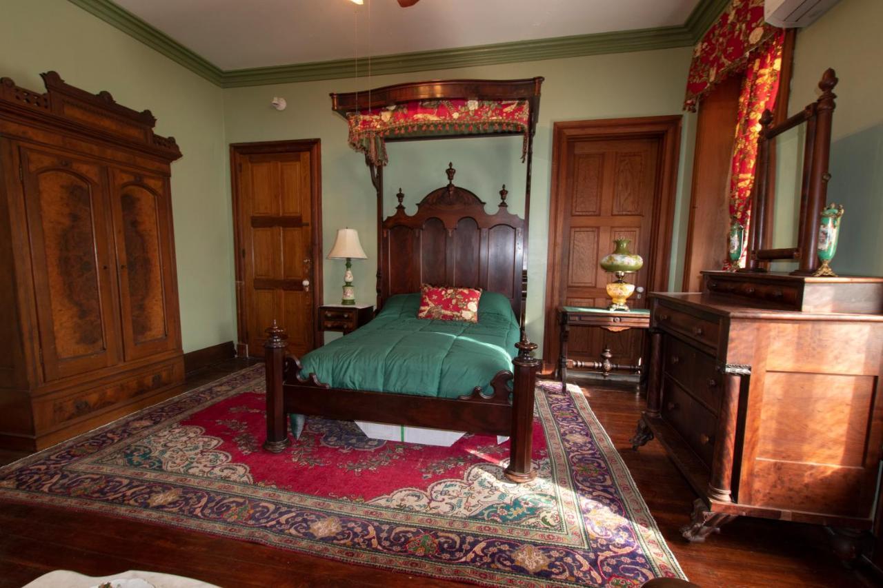 Gifford-risley House Bed & Breakfast *